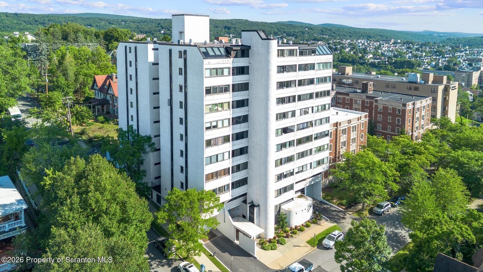 Property Photo:  550 Clay Avenue Apt 4E  PA 18510 