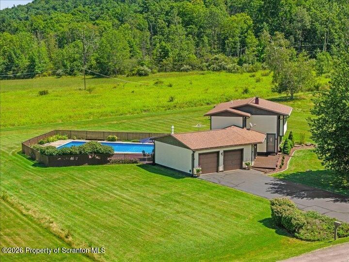 Property Photo:  3 Eastwoods Road  PA 18657 