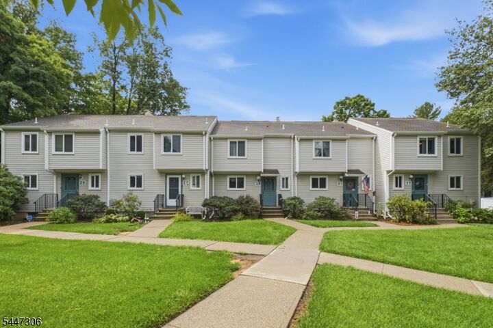 Property Photo:  33 Fox Tail Ln  NJ 07419 