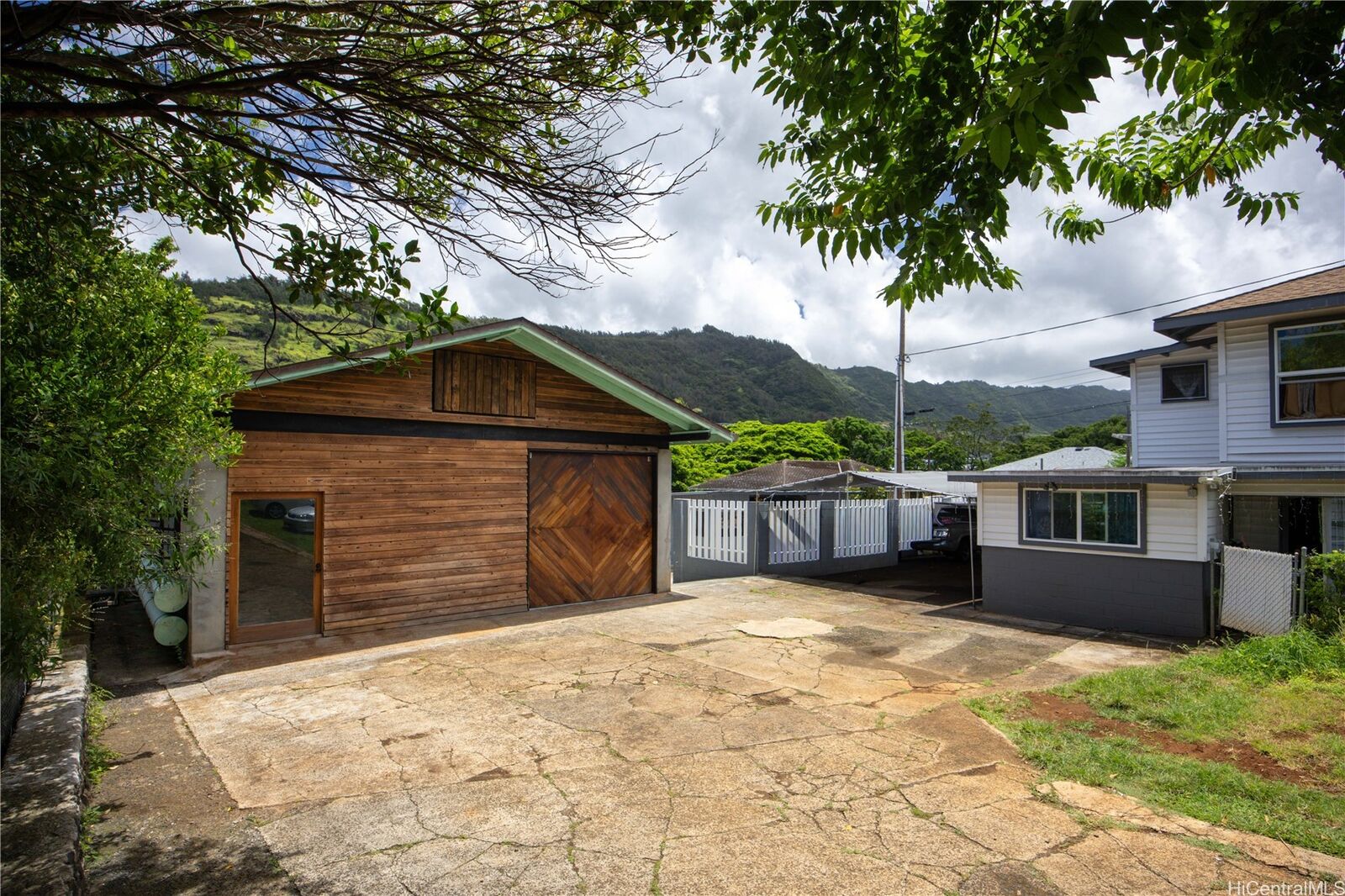 Property Photo: 2308 Kalihi Street E HI 96819