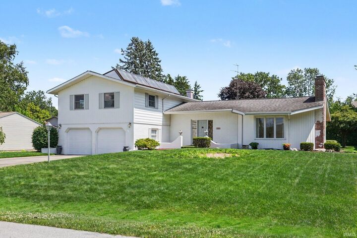 Property Photo:  52266 N Tally Ho Drive  IN 46635-1047 