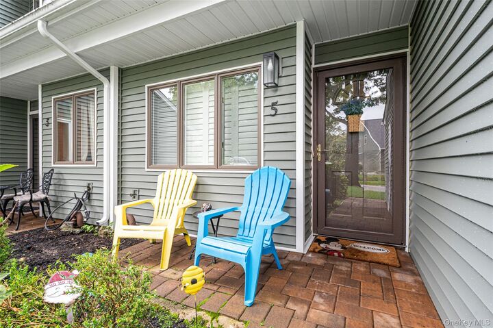 Property Photo:  5 Jeremy Circle  NY 11767 