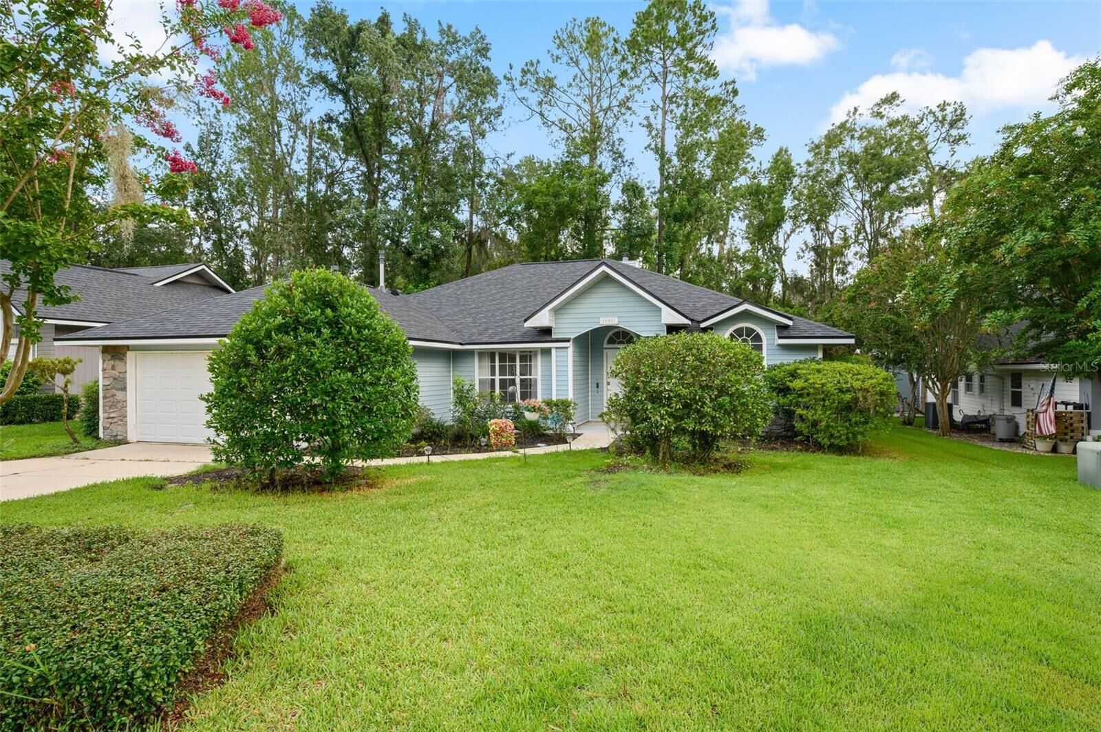 Property Photo: 10001 NW 12th Lane FL 32606