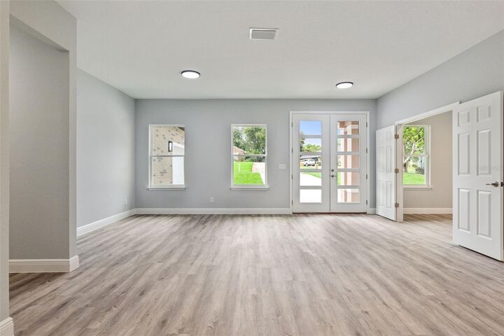 Property Photo:  2043 Watersedge Drive  FL 32738 