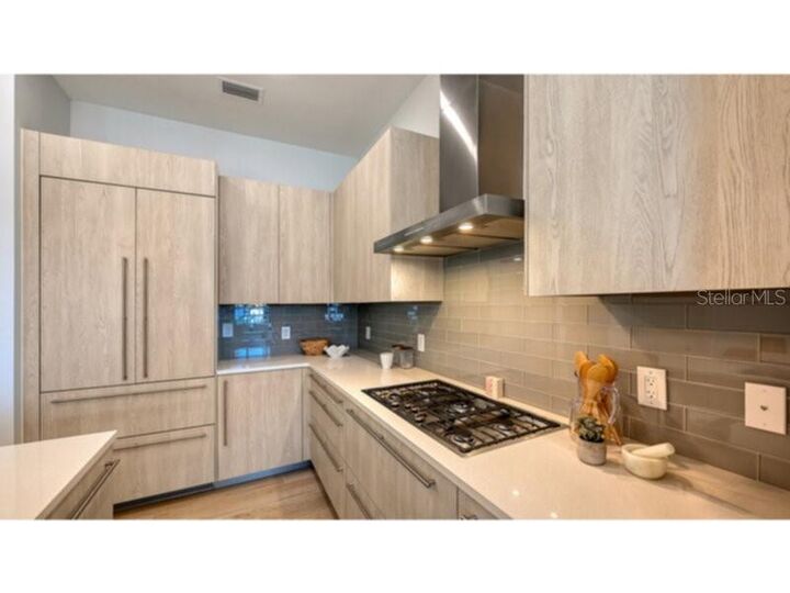 Property Photo:  33 S Palm Avenue 904  FL 34236 