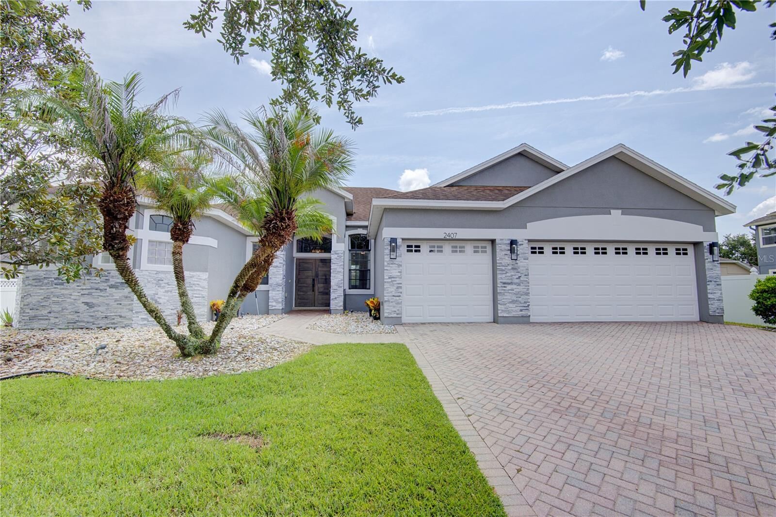 Property Photo: 2407 Foliage Oak Terrace FL 32766