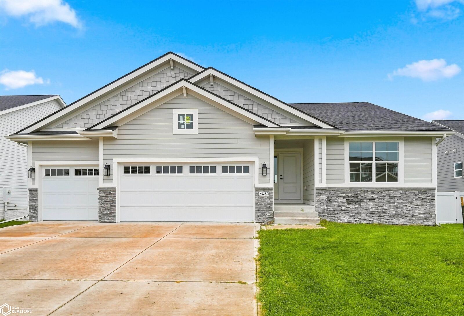 Property Photo:  2430 SE 5th Street  IA 50265 