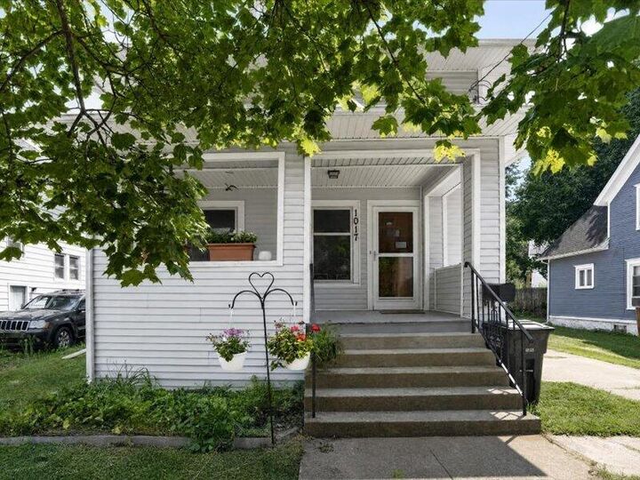 Property Photo:  1017 Woodbridge Street  MI 49203 