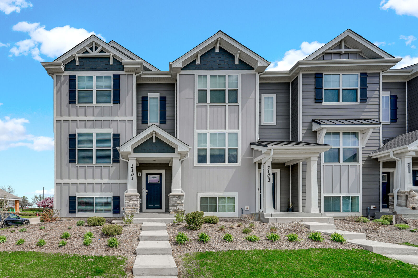 Property Photo: 2101 Yellowstone Boulevard IL 60060