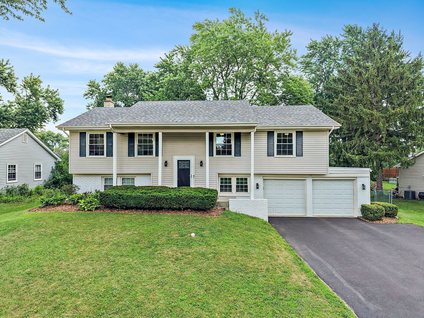 Property Photo:  770 Silver Rock Lane  IL 60089 