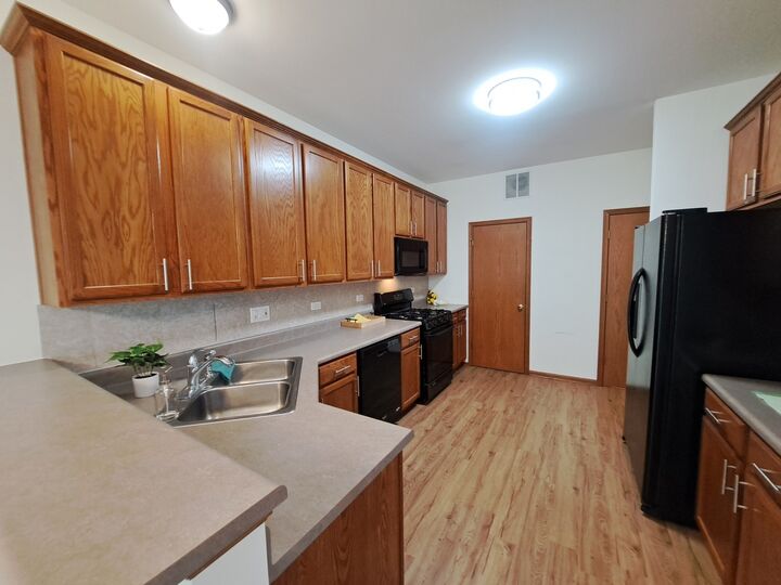 Property Photo:  325 N Patriot Drive  IL 60030 