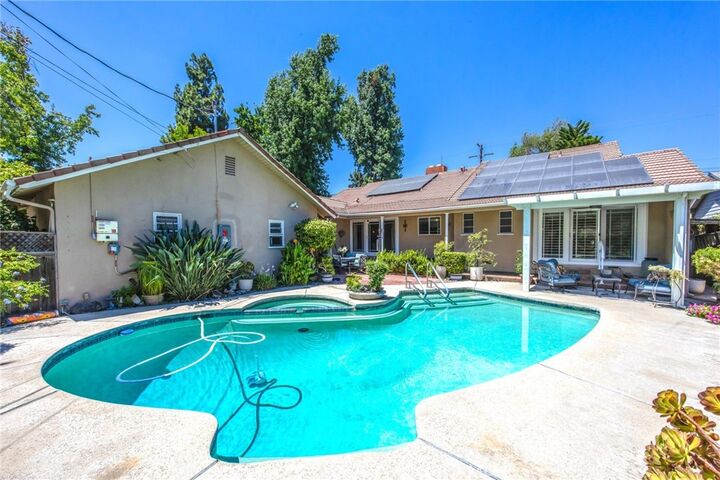 Property Photo:  306 E 5th  CA 91764 