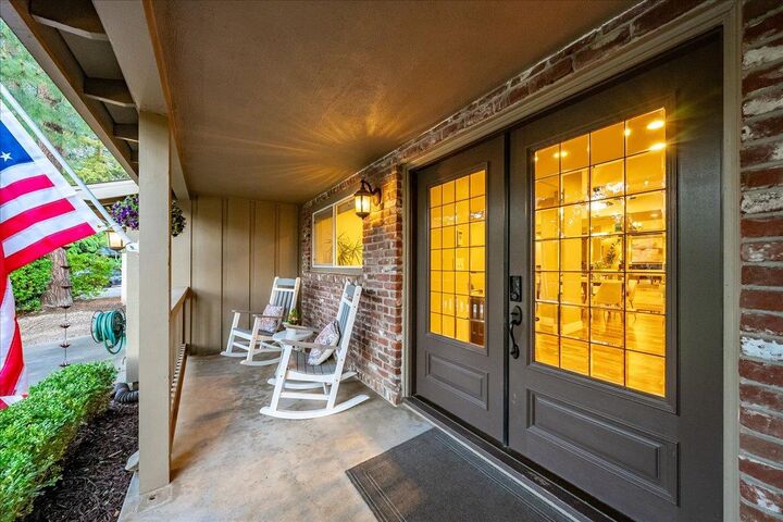 Property Photo: 1561 Elsdon Circle CA 95608