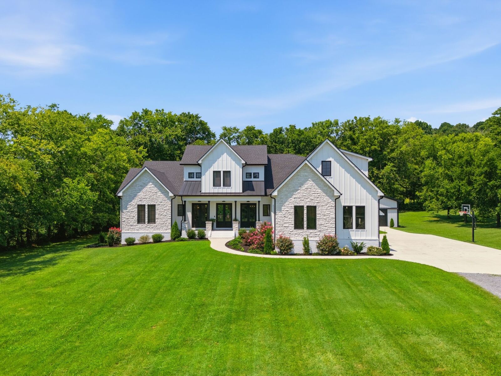 Property Photo:  1239 Madison Creek Rd  TN 37072 