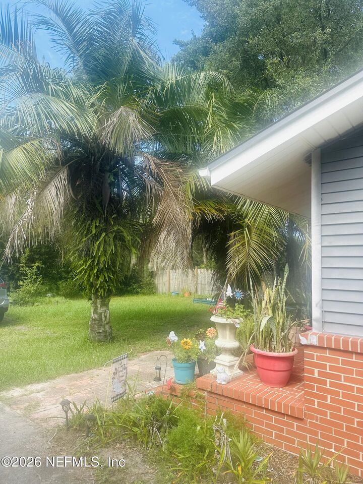 Property Photo: 1381 Hamilton Street FL 32205