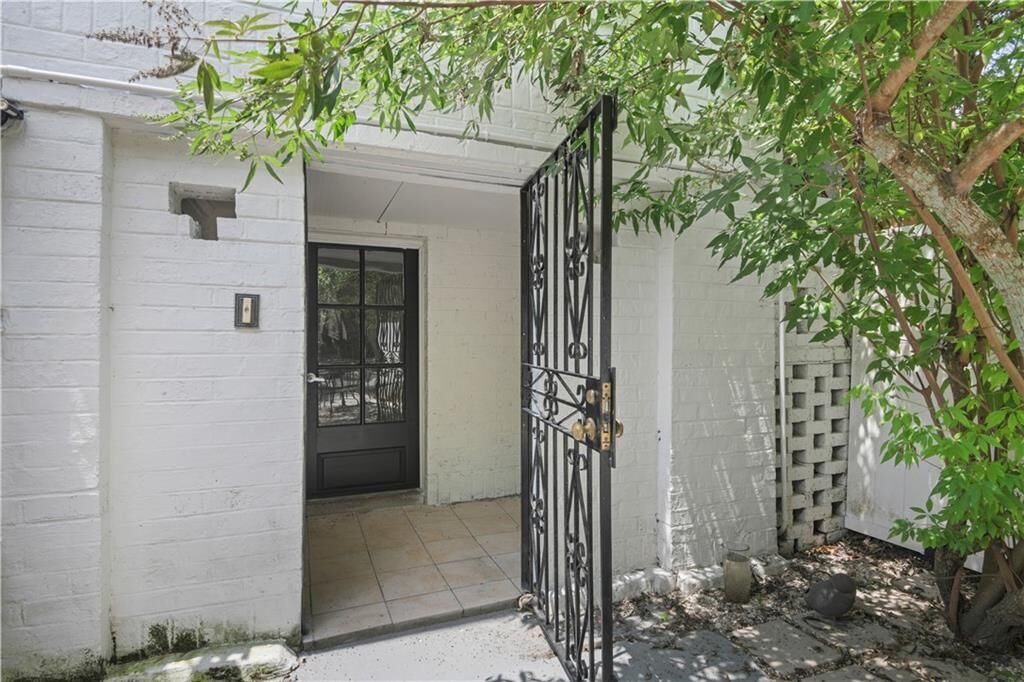 Property Photo:  7600 Burthe Street A  LA 70118 