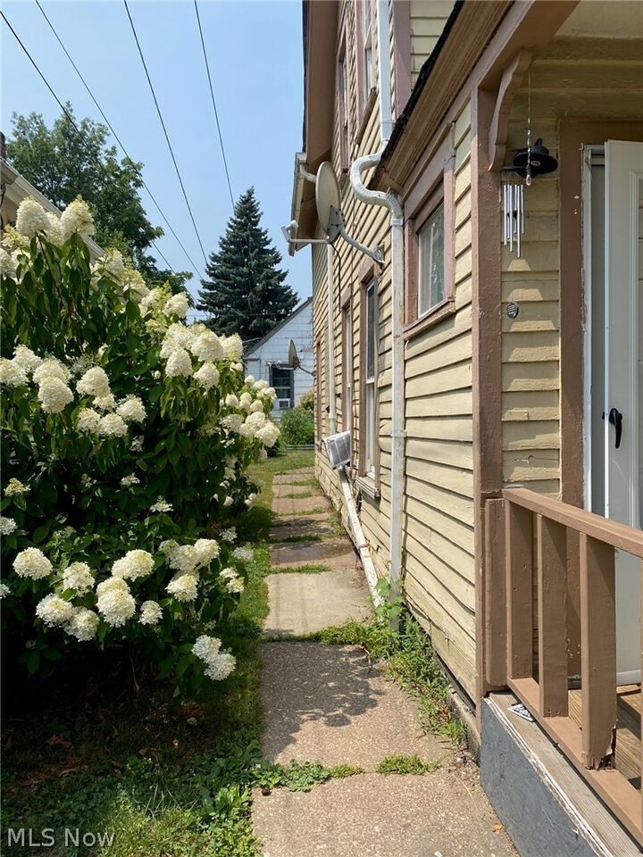 Property Photo: 2060 W 44th Street OH 44113