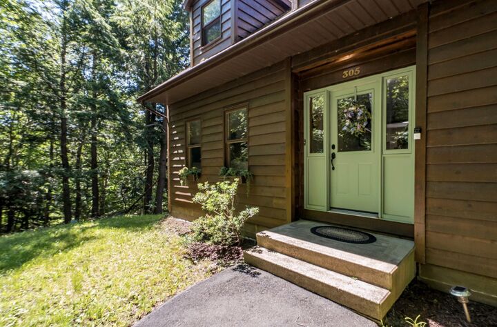 Property Photo:  305 Rolling Hills Drive  NS B2R 1B7 