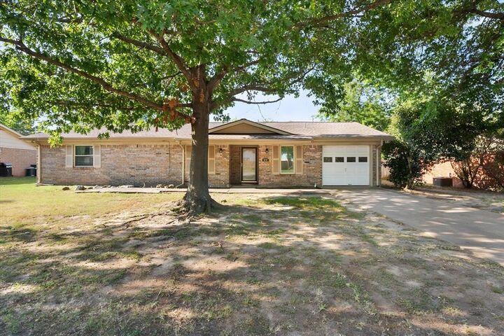 Property Photo: 419 Carol Avenue TX 75110