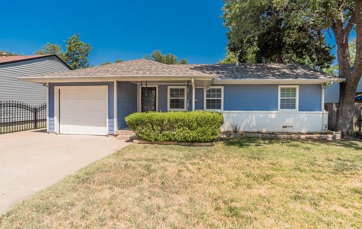 Property Photo: 3039 Grayson Drive TX 75224
