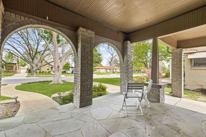 Property Photo: 907 Monte Vista Drive TX 75223
