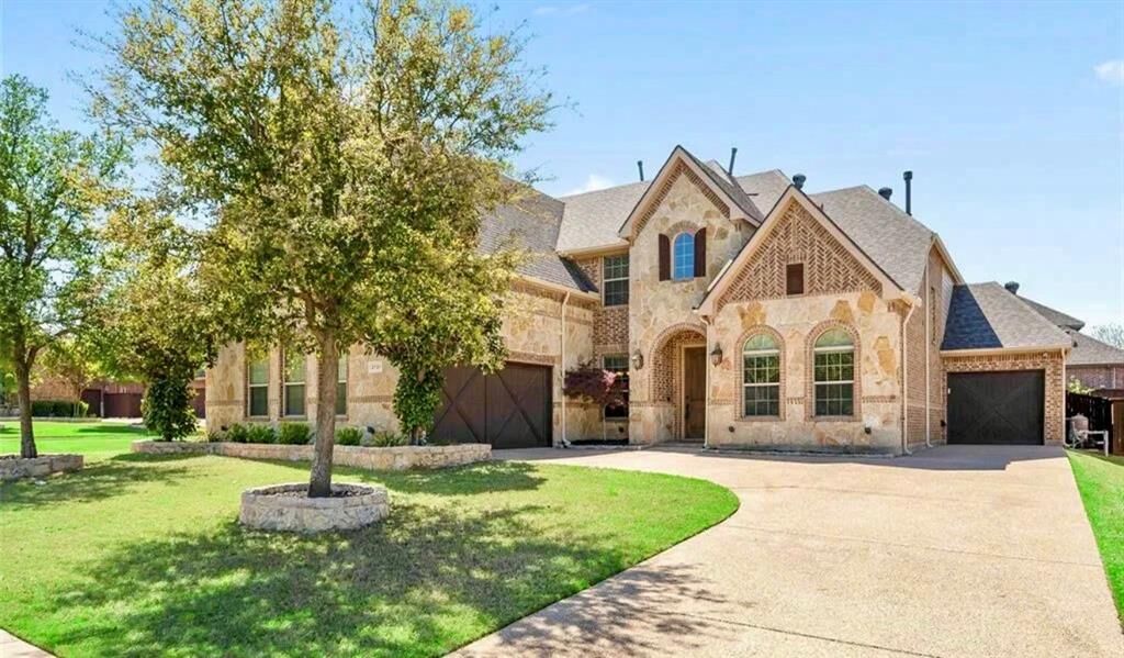 Property Photo: 2721 Bondi Cove TX 76262