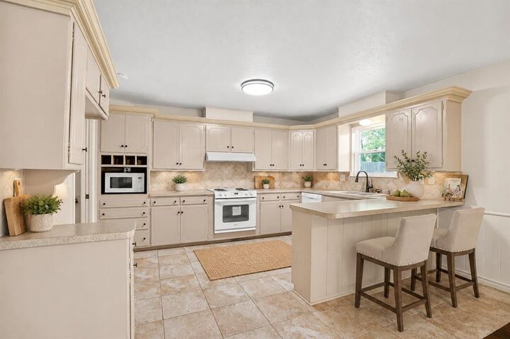 Property Photo:  1905 Plymouth Lane  OK 73120 