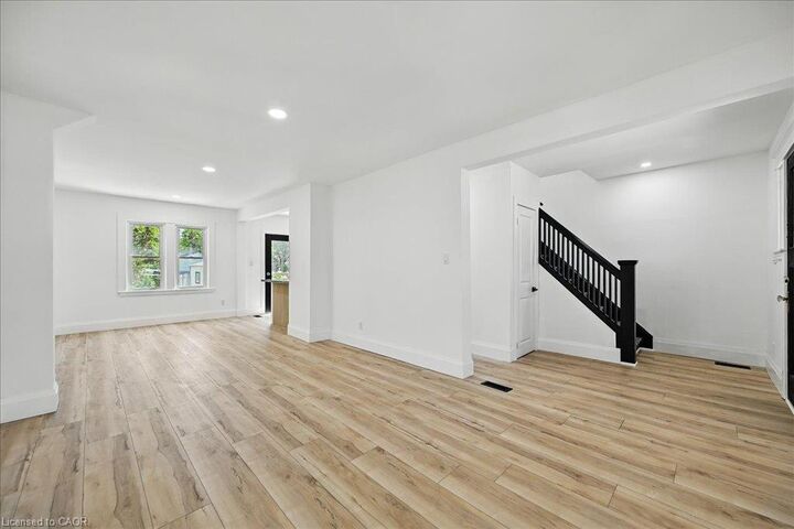 Property Photo: 189 Edgemont Street S ON L8K 2J1
