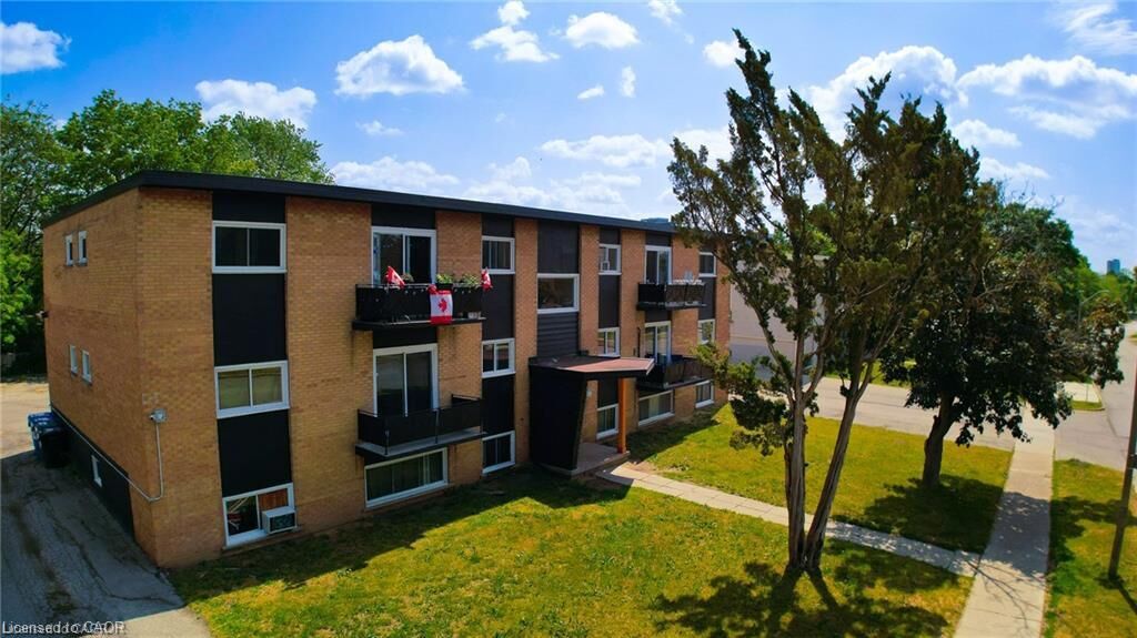 Property Photo:  410 Hazel Street 101  ON N2L 3P8 