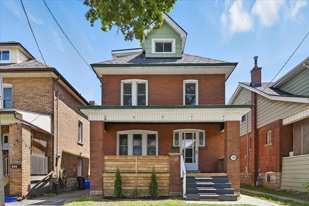 Property Photo:  189 Edgemont Street S  ON L8K 2J1 