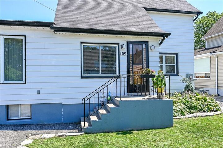 Property Photo: 109 Hodgkins Avenue ON L2V 1M2