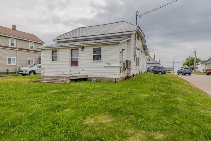 180 Main Street — photo 1