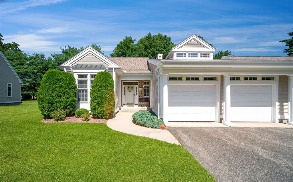 Property Photo:  16 High Pine Cir 16  MA 01095 