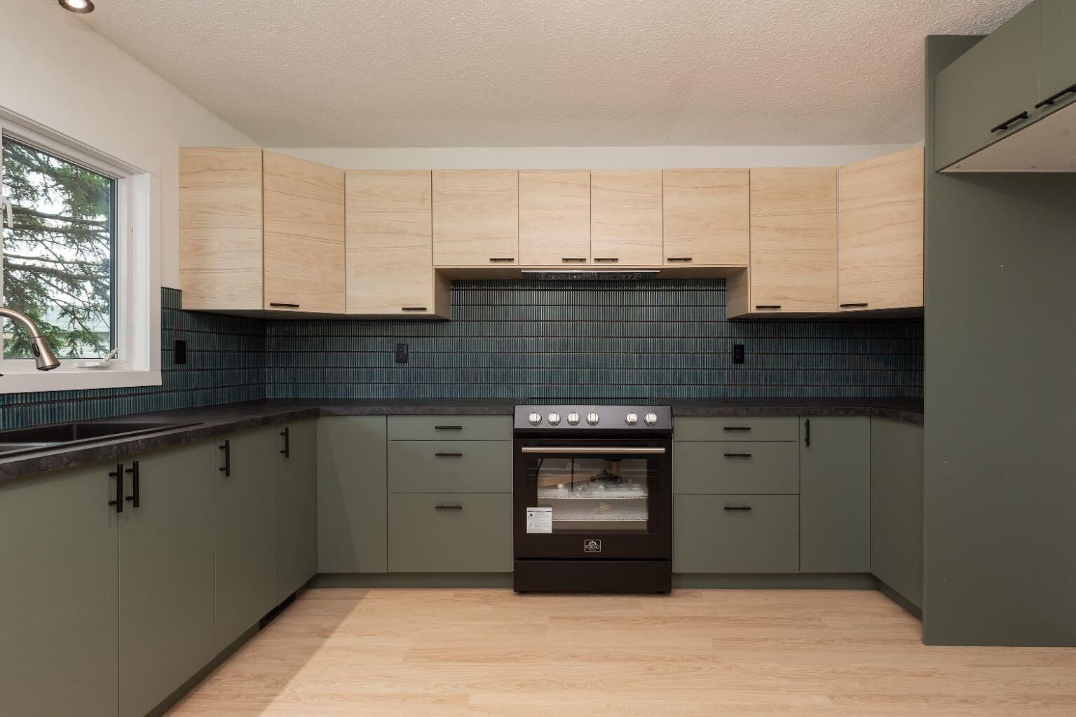 Property Photo:  1803 5A Avenue N  AB T1H 0R2 