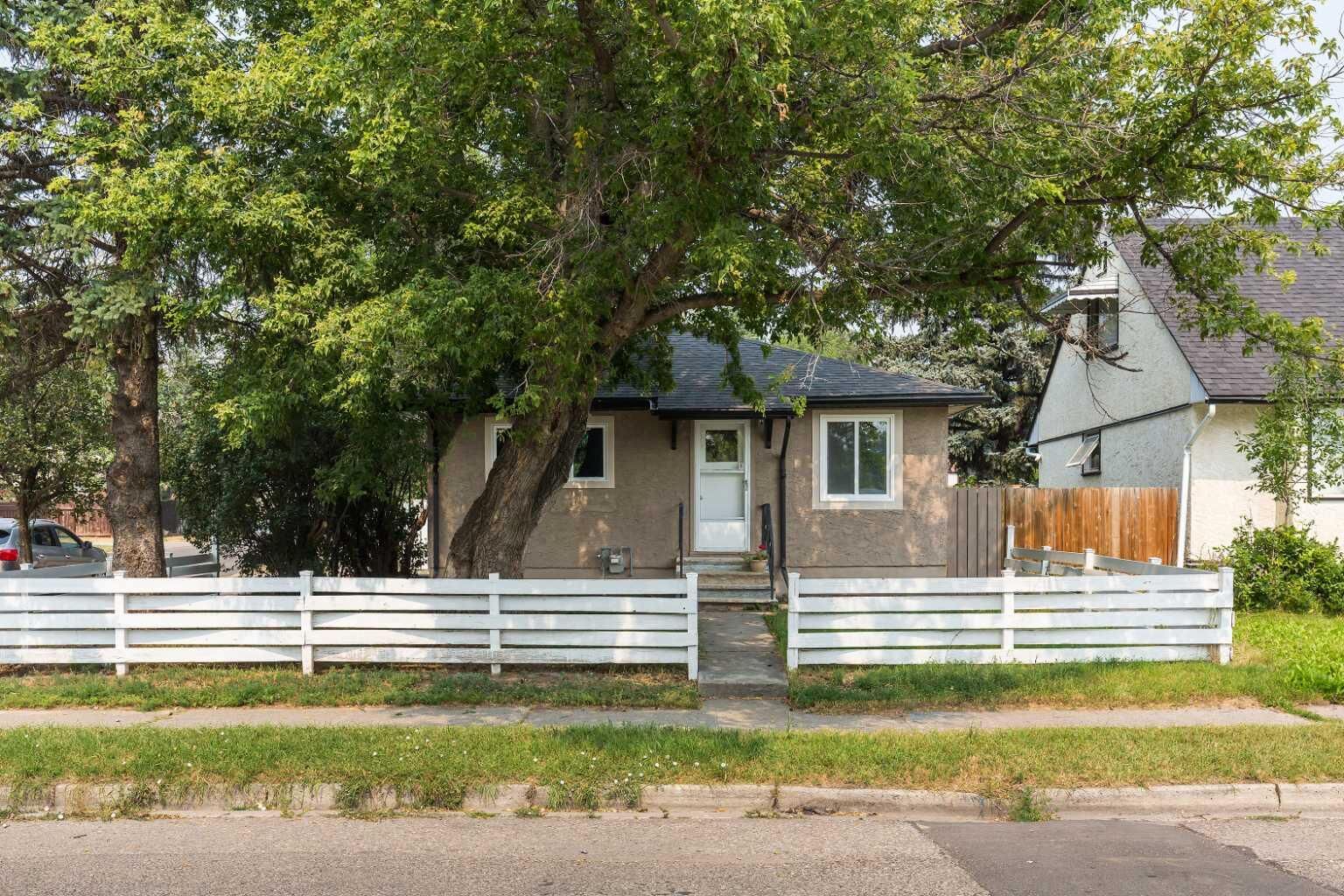 Property Photo: 1803 5A Avenue N AB T1H 0R2
