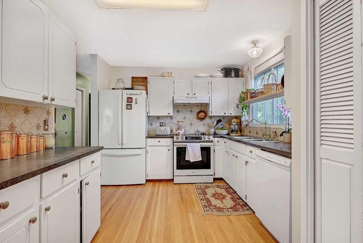 Property Photo:  12136 94A Street  AB T8V 5C3 