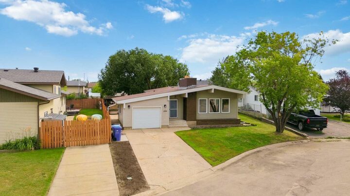 Property Photo:  286 Kennedy Bay  AB T9K 1P7 