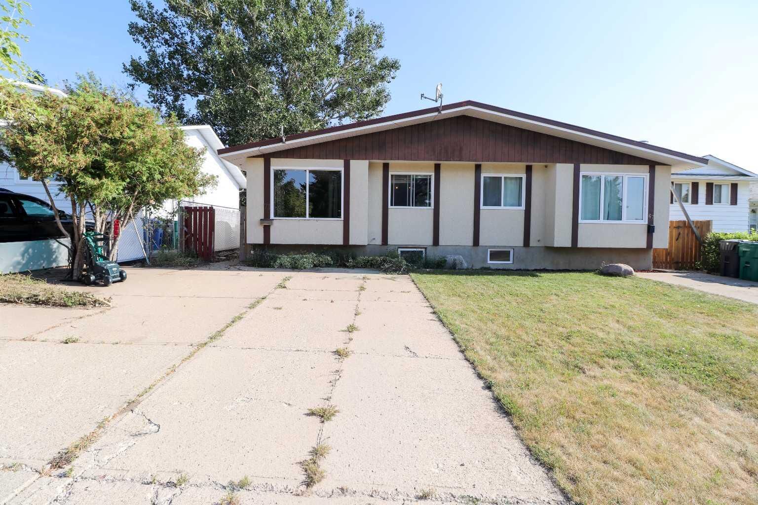Property Photo: 71 Laval Boulevard W AB T1K 4E1