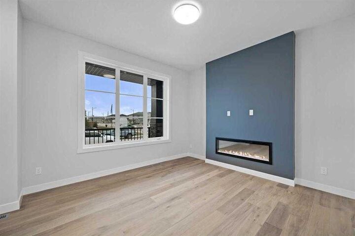 Property Photo:  250 Southbow Avenue  AB T4C 2S6 