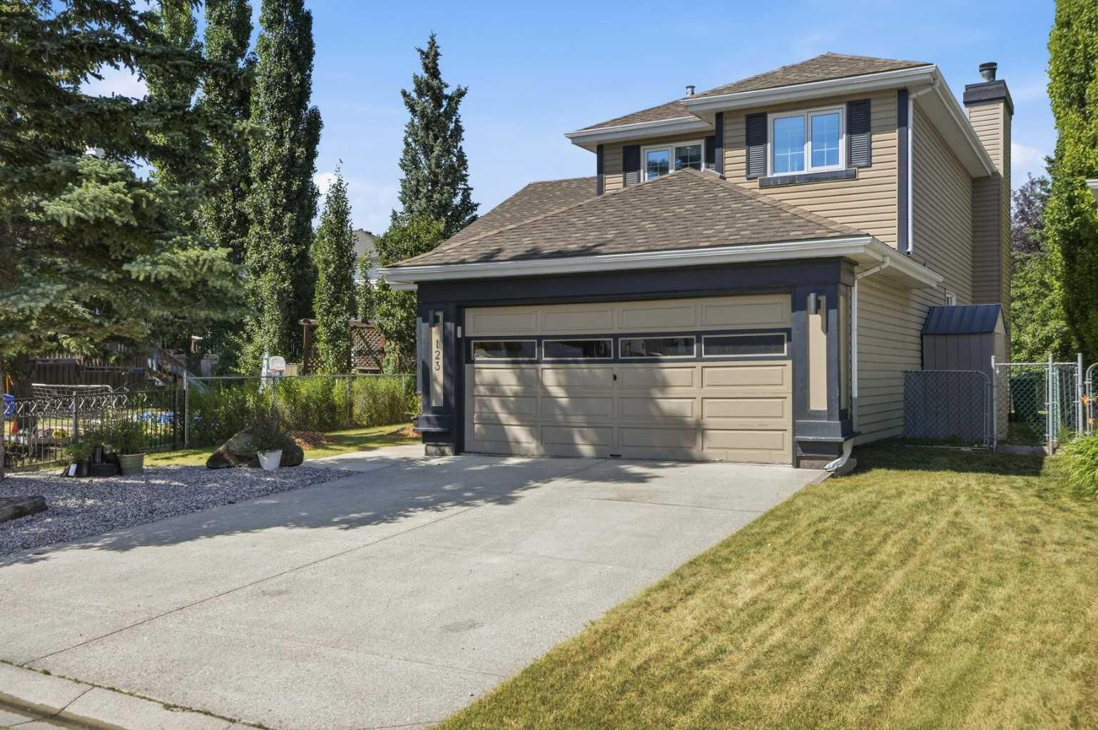 Property Photo: 123 Schubert Hill NW AB T3L 1W6