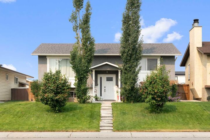 Property Photo: 172 Rundlefield Crescent NE AB T1Y 2V5