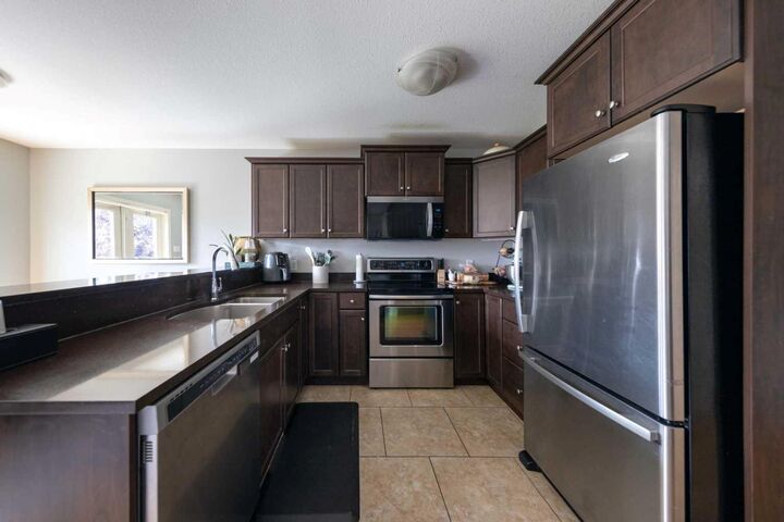 Property Photo:  1407 53 Avenue 20  AB T9V 2J5 