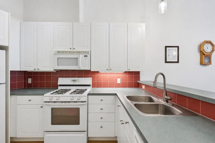 Property Photo: 923 15 Avenue SW 509 AB T2R 0S2