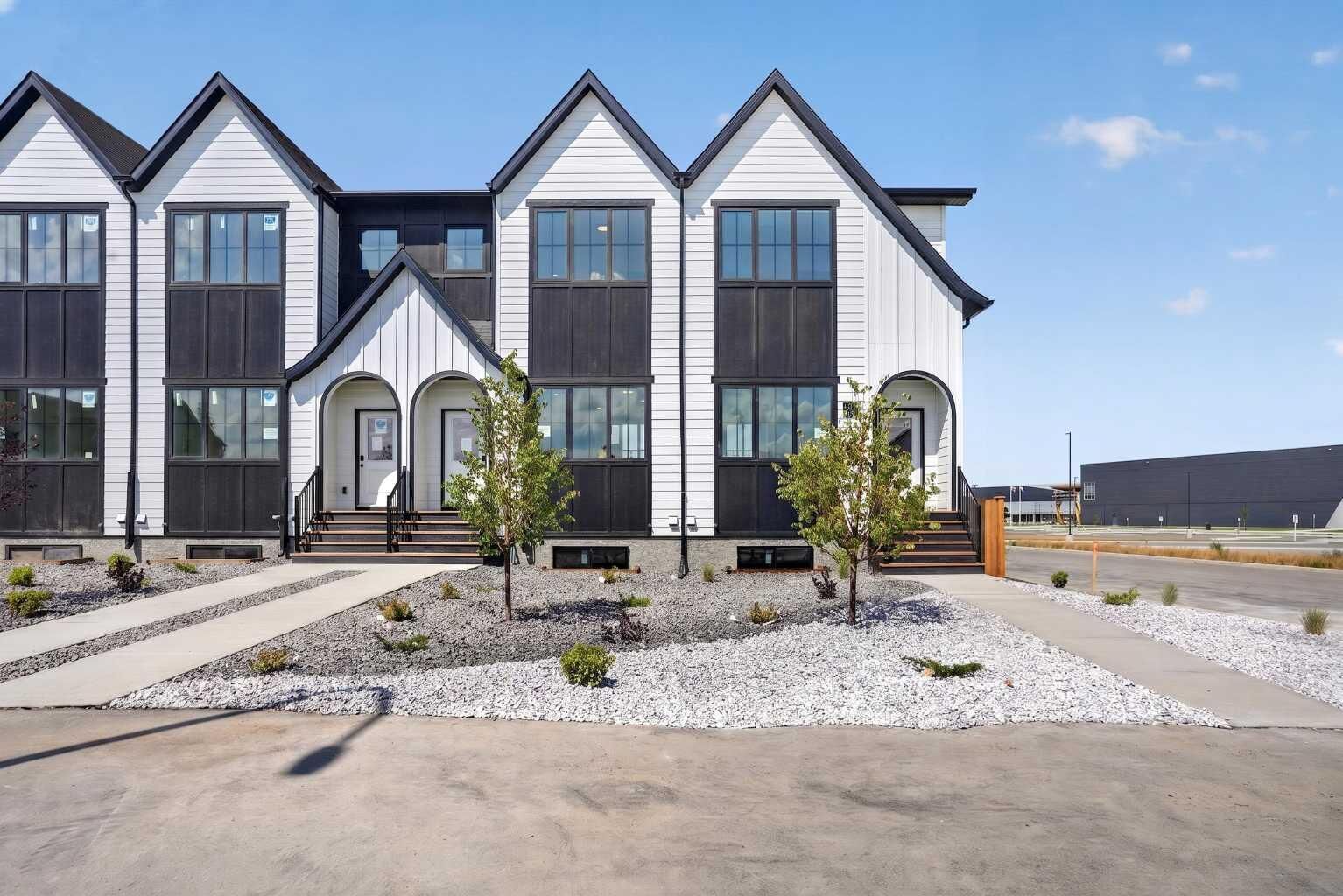 Property Photo:  2720 16 Avenue  AB T1M 0G8 