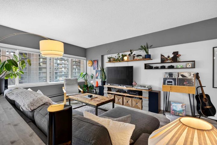 Property Photo: 1209 6 Street SW 504 AB T2R 0Z5