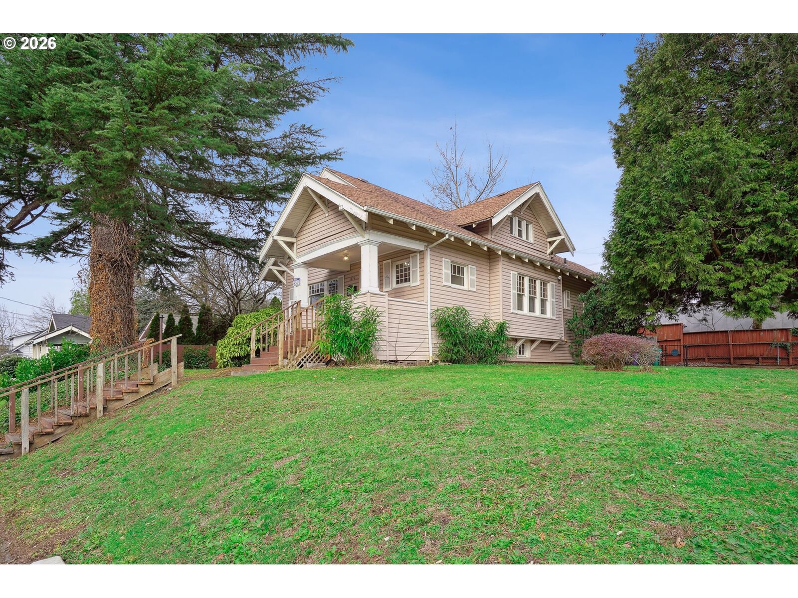 Property Photo:  8921 SE Washington St  OR 97216 