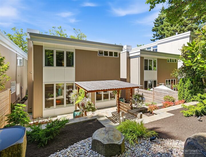 Property Photo: 604 Bellevue Way SE WA 98004
