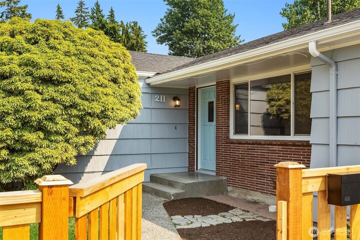 Property Photo:  211 N 160th Street  WA 98133 