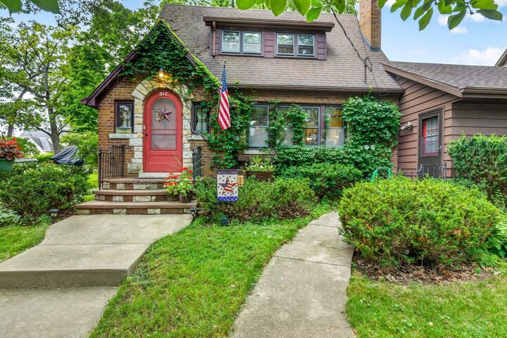 Property Photo:  817 Spring Street  WI 54130-2830 