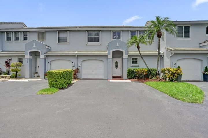 Property Photo: 4737 Grapevine Way FL 33331